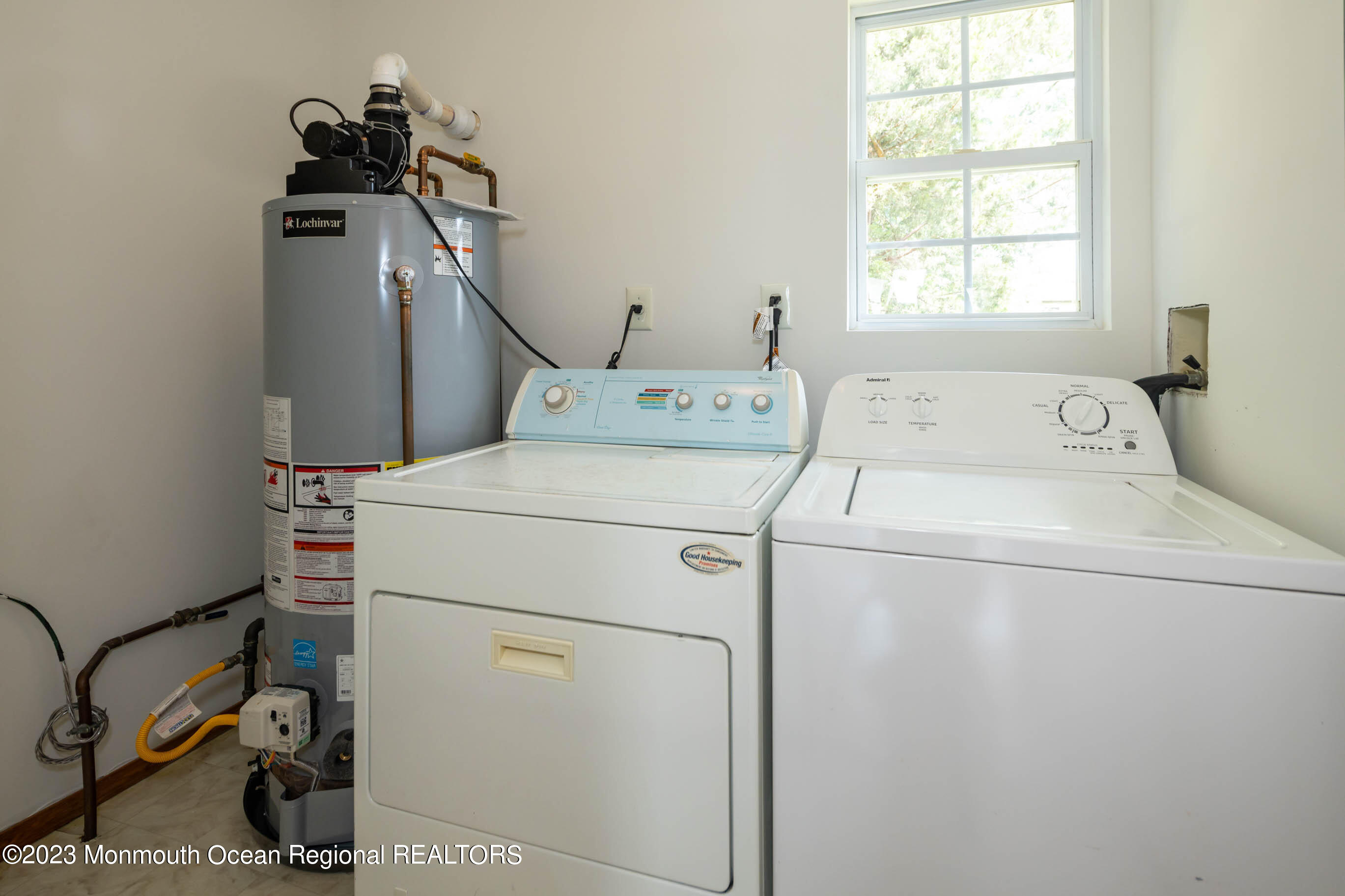 244 Raritan Street Keyport, NJ 07735 - Photo 12 of 20 a utility room with dryer and washer