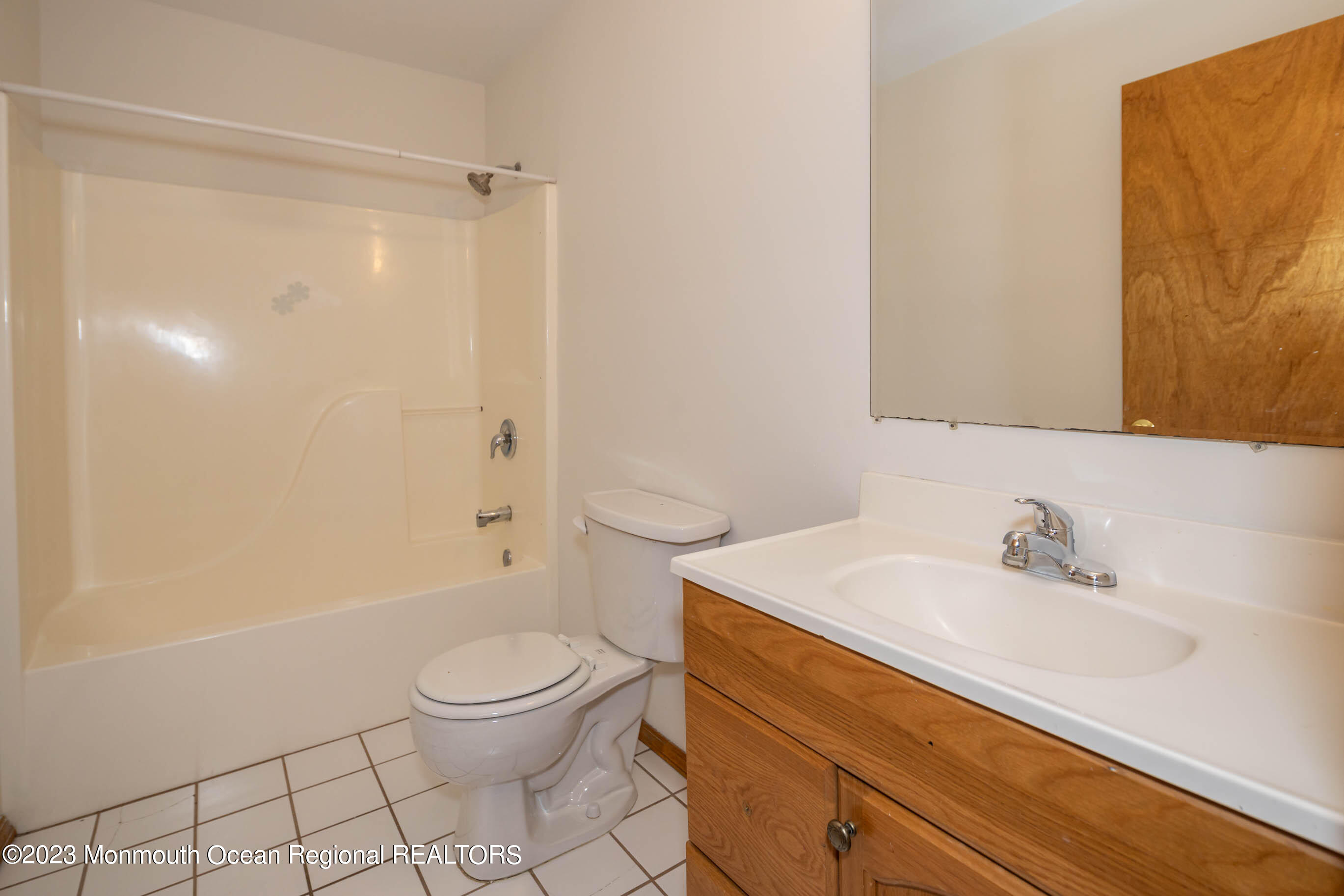 244 Raritan Street Keyport, NJ 07735 - Photo 17 of 20 FULL BATHROOM