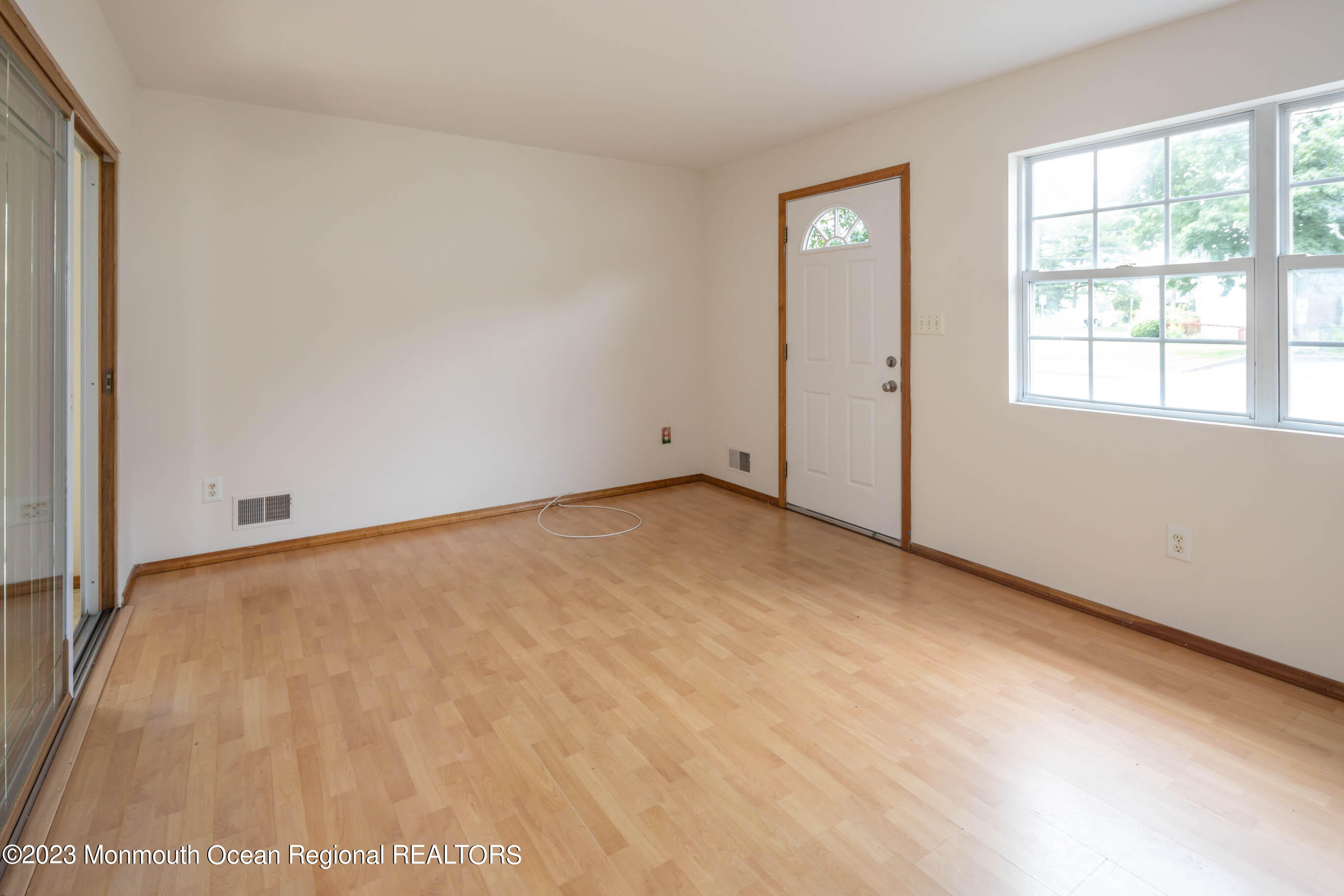 244 Raritan Street Keyport, NJ 07735 - Photo 6 of 20 an empty room with windows