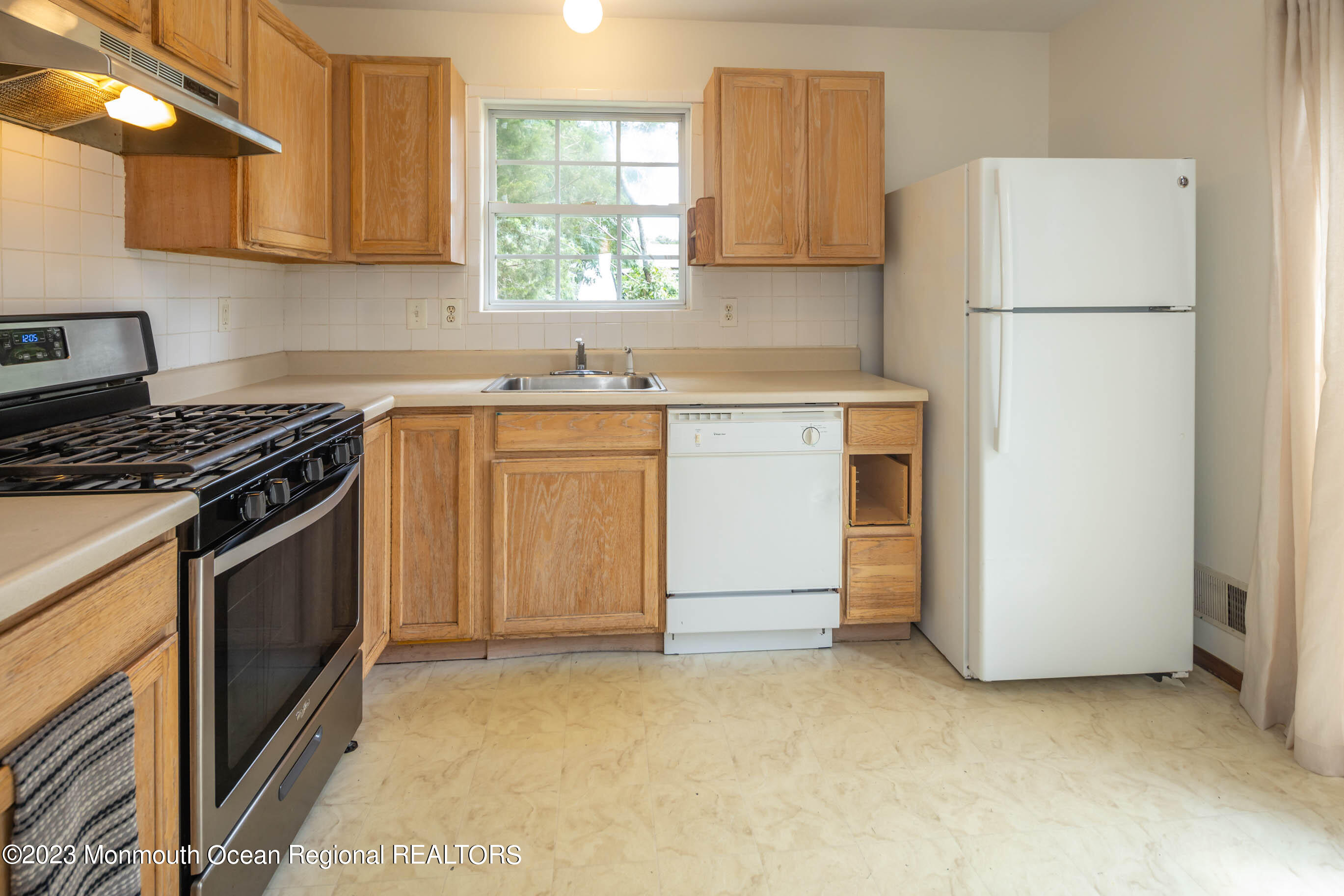 244 Raritan Street Keyport, NJ 07735 - Photo 8 of 20 EAT-IN KITCHEN