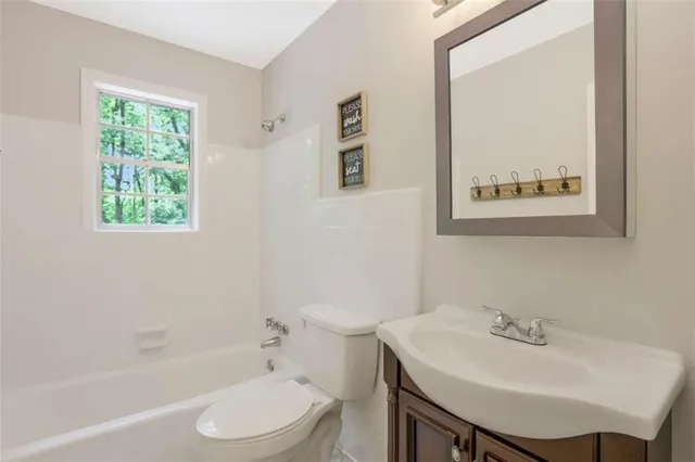 $2,040 | 3211 Flamingo Drive, East Point, GA 30344