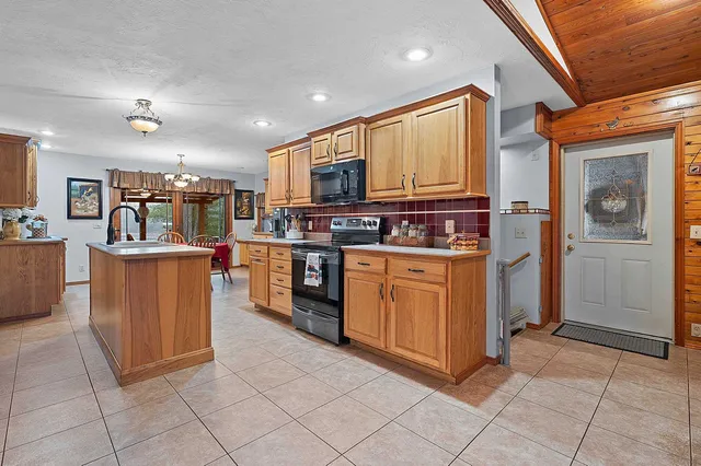 $499,900 | N6339 Airport Road, Bowler, WI 54416