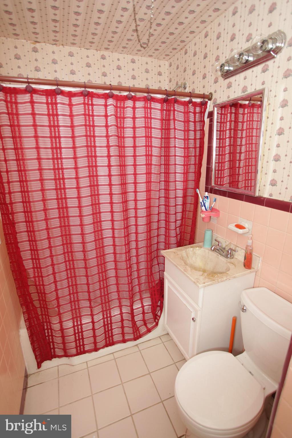 1542 Beverly Road Philadelphia, PA 19138 - Photo 19 of 32 Gallery Image 19