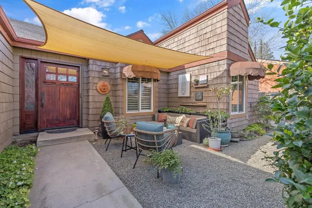 $379,900 | 1909 East Andrea Court, Visalia, CA 93292