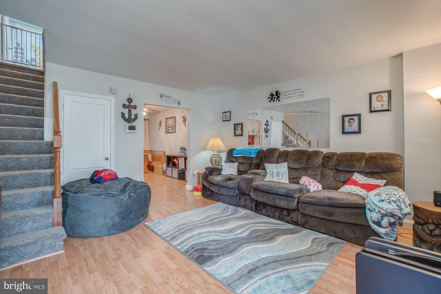 214 Riverthorn Road Baltimore, MD 21220 - Photo 5 of 28 Living Room