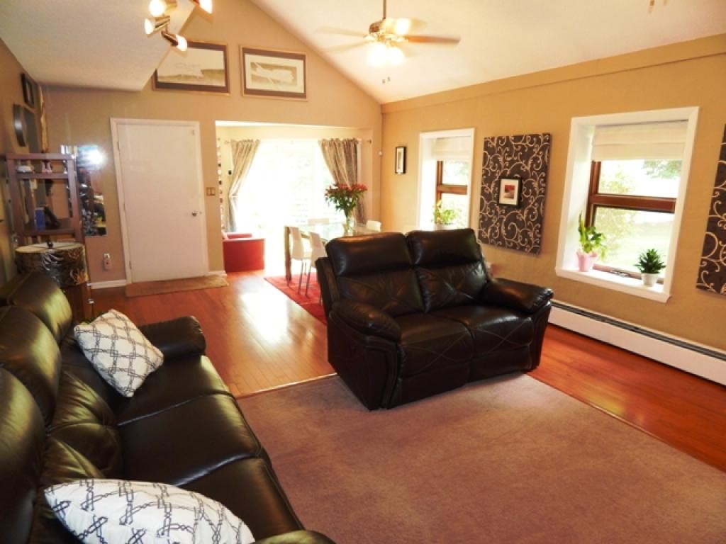 135 Rochelle Avenue Manchester, NH 03102 - Photo 3 of 34 Gallery Image 3