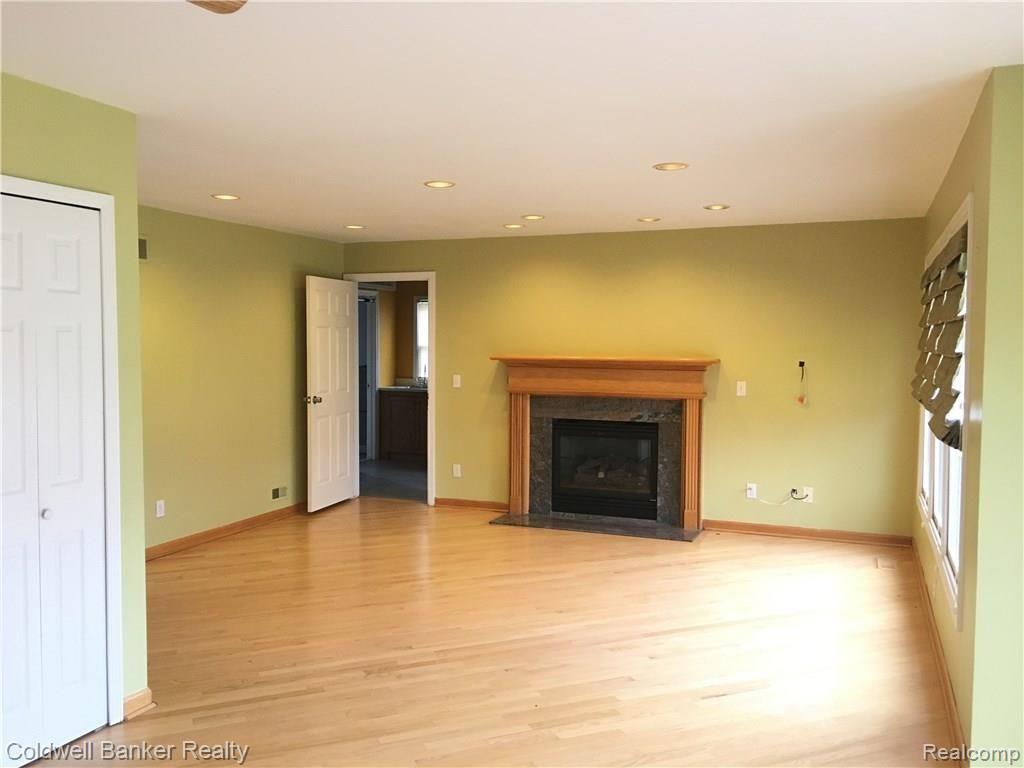 1890 East Hamlin Road Rochester Hills, MI 48307 - Photo 7 of 32