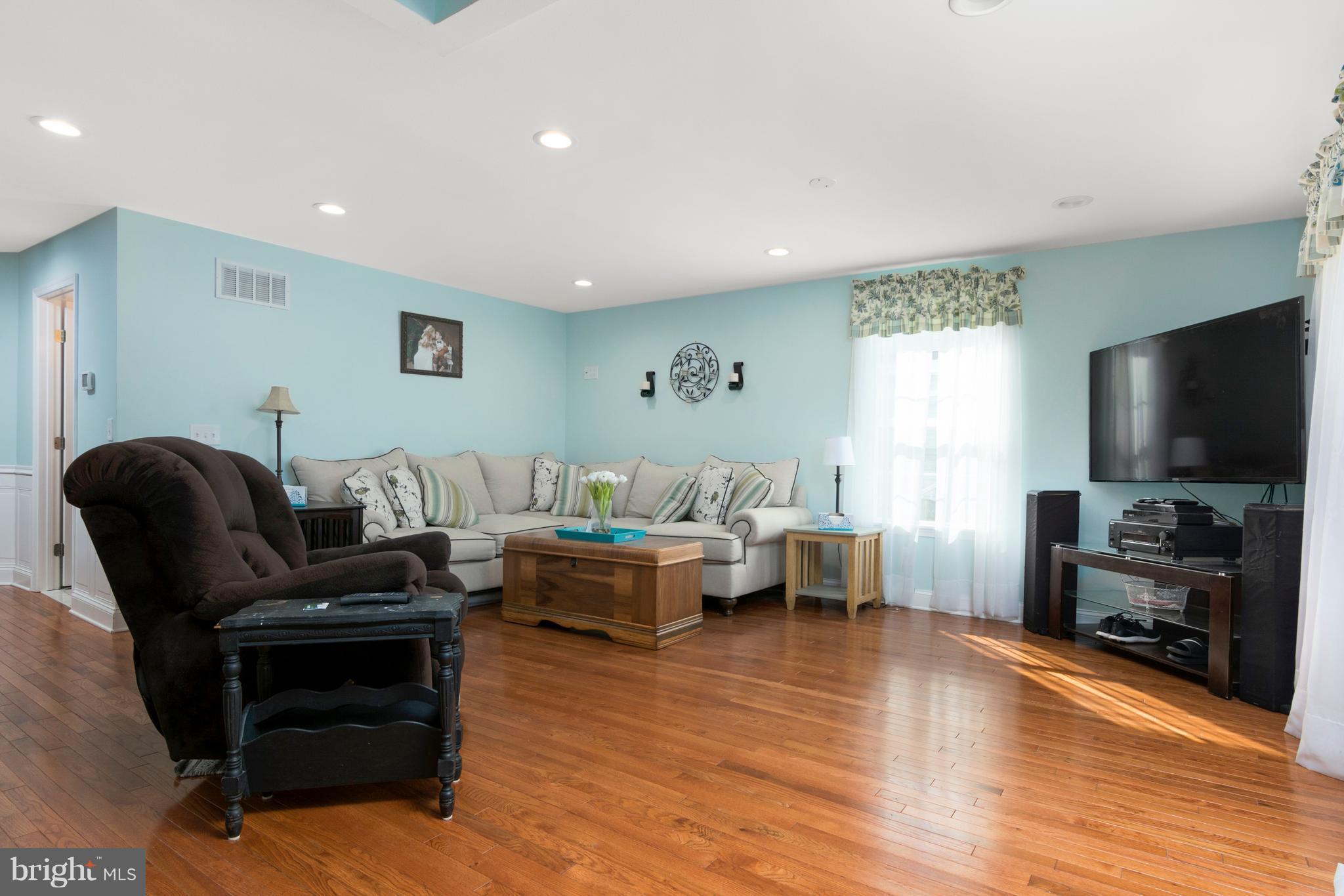 260 Harlem Road Pasadena, MD 21122 - Photo 10 of 30 Family Room
