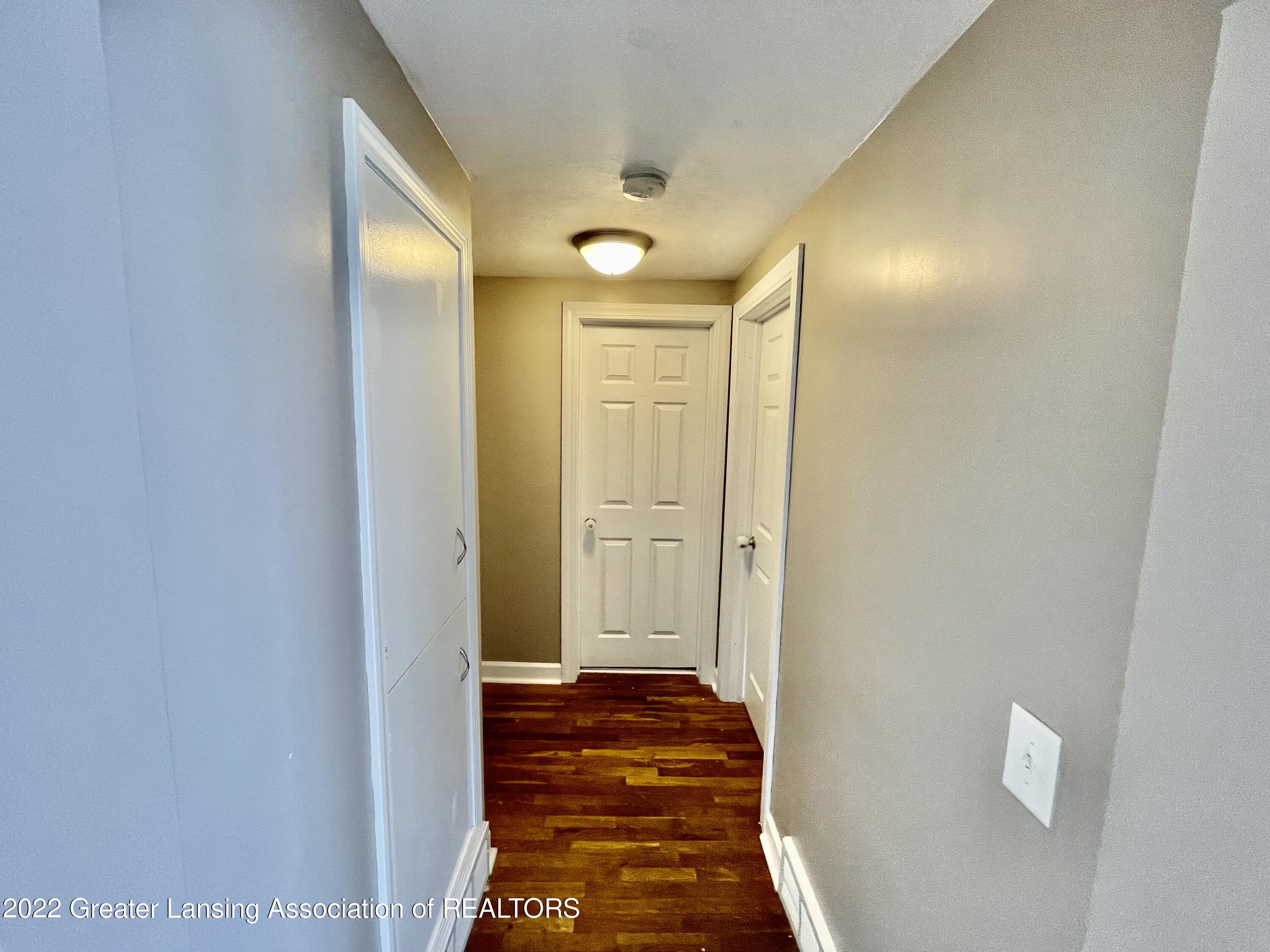 5207 Springport Road Eaton Rapids, MI 48827 - Photo 9 of 32 Hallway