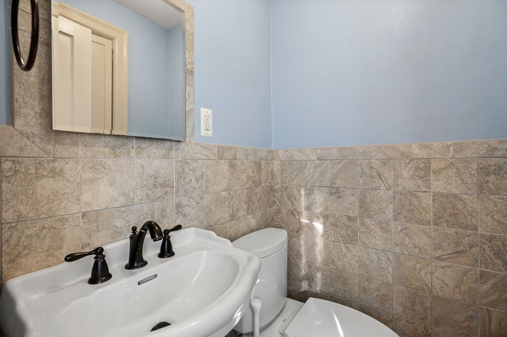 33 Thornton Road Waltham, MA 02453 - Photo 19 of 39