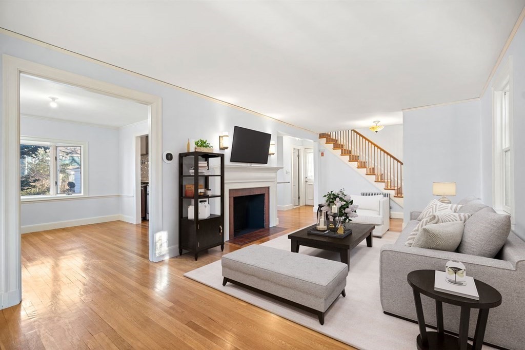 33 Thornton Road Waltham, MA 02453 - Photo 3 of 39