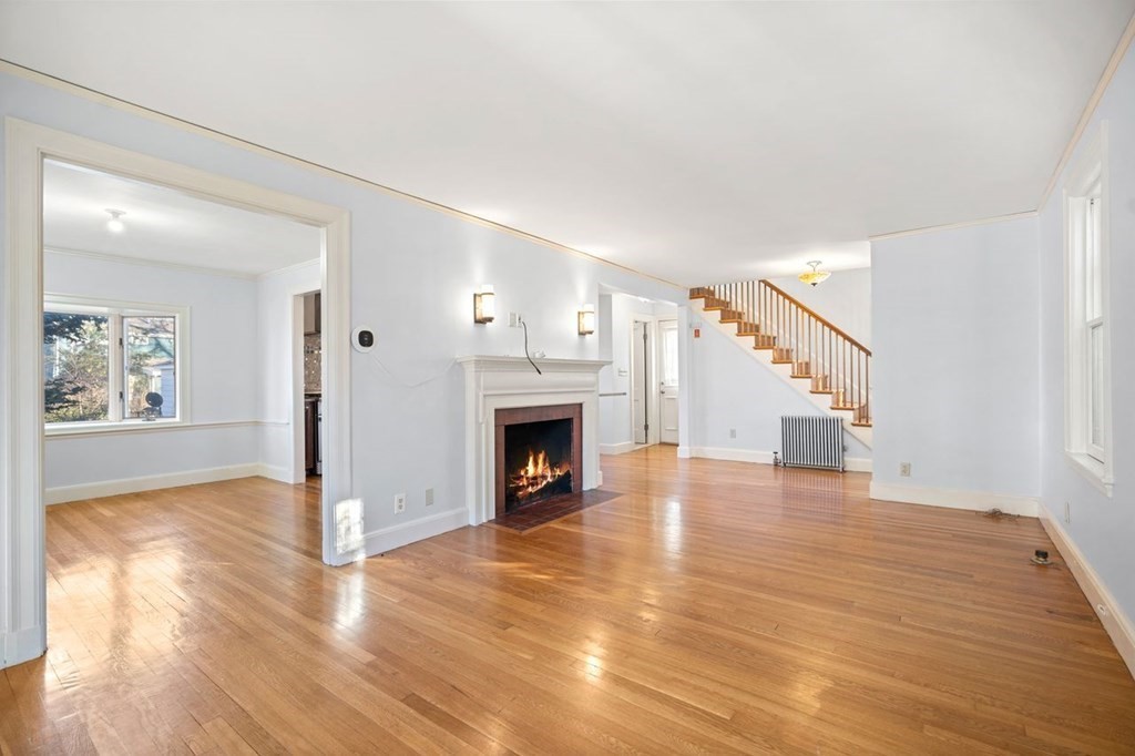 33 Thornton Road Waltham, MA 02453 - Photo 4 of 39