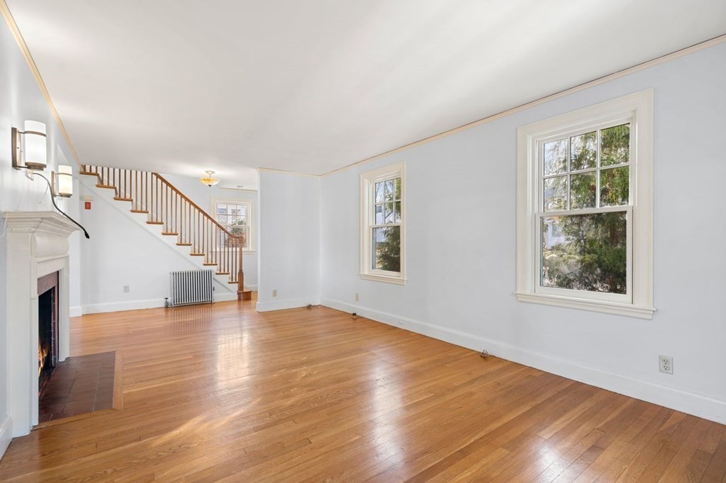 33 Thornton Road Waltham, MA 02453 - Photo 5 of 39