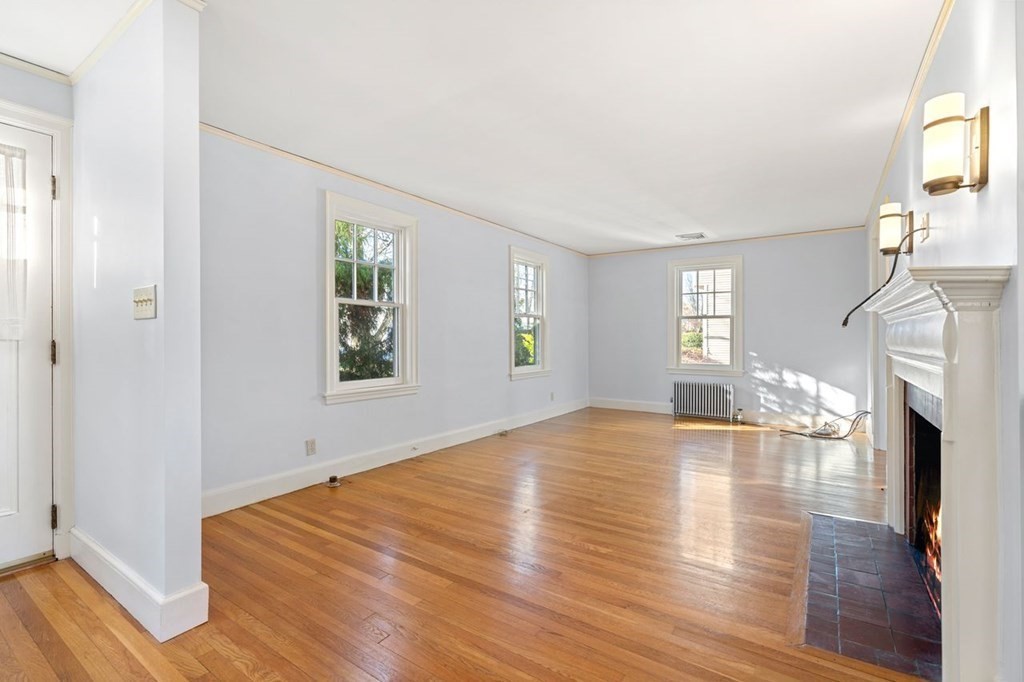 33 Thornton Road Waltham, MA 02453 - Photo 6 of 39
