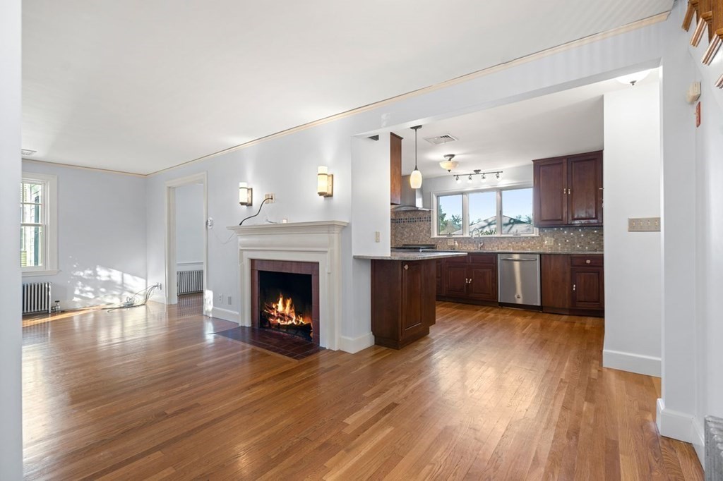 33 Thornton Road Waltham, MA 02453 - Photo 8 of 39