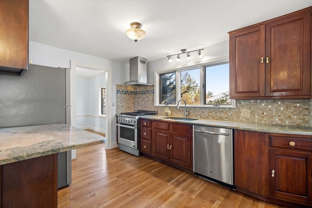 33 Thornton Road Waltham, MA 02453 - Photo 9 of 39