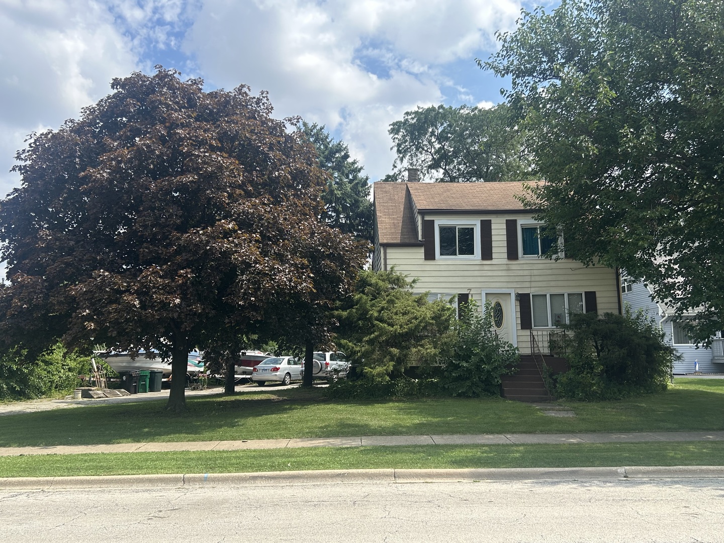7121 South Oketo Avenue Bridgeview, IL 60455 - Photo 1 of 8 a front view of a house with a garden