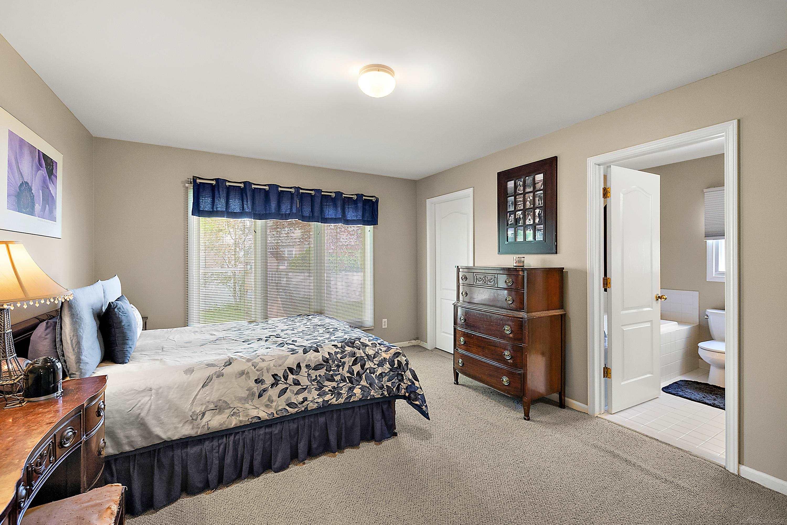 2053 Roundtree Rochester Hills, MI 48307 - Photo 15 of 22