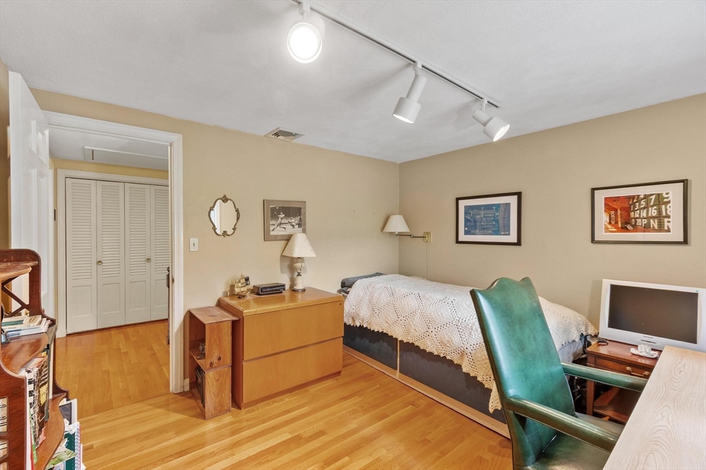 19 Huntingdon Road Lynnfield, MA 01940 - Photo 33 of 39