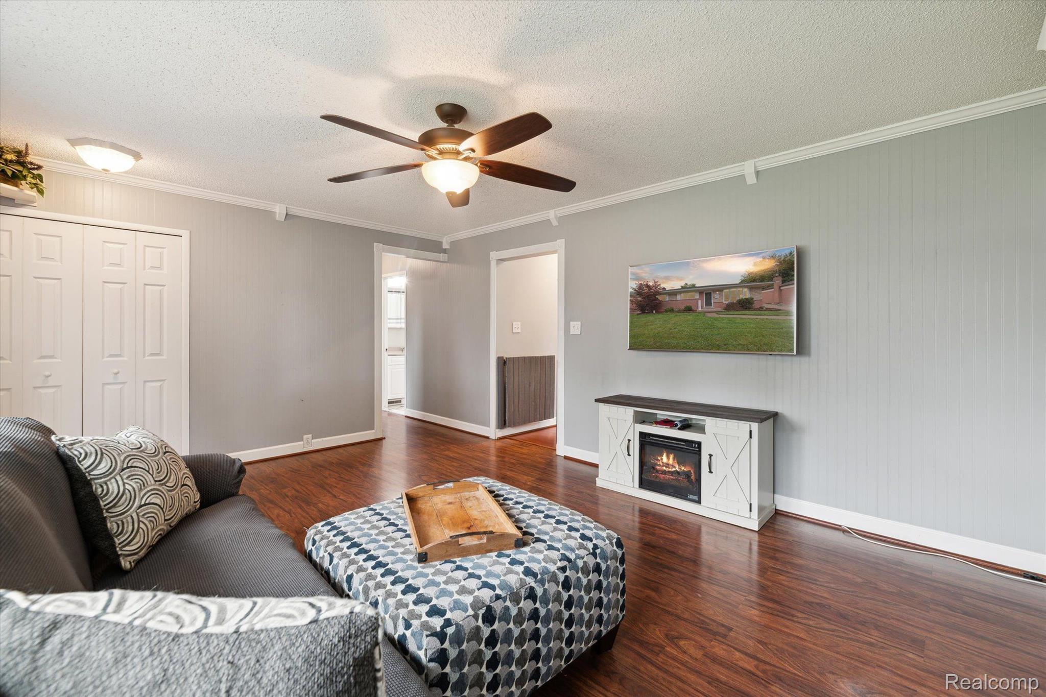 13473 Perry Circle Warren, MI 48088 - Photo 11 of 45 Gallery Image 11