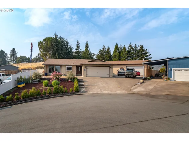$419,000 | 124 Aloha Court, Roseburg, OR 97471