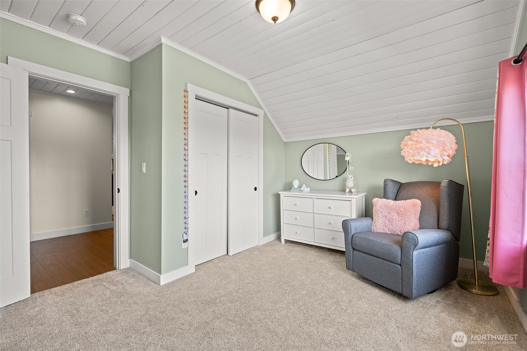 1928 Virginia Avenue Everett, WA 98201 - Photo 29 of 40 a living room with furniture