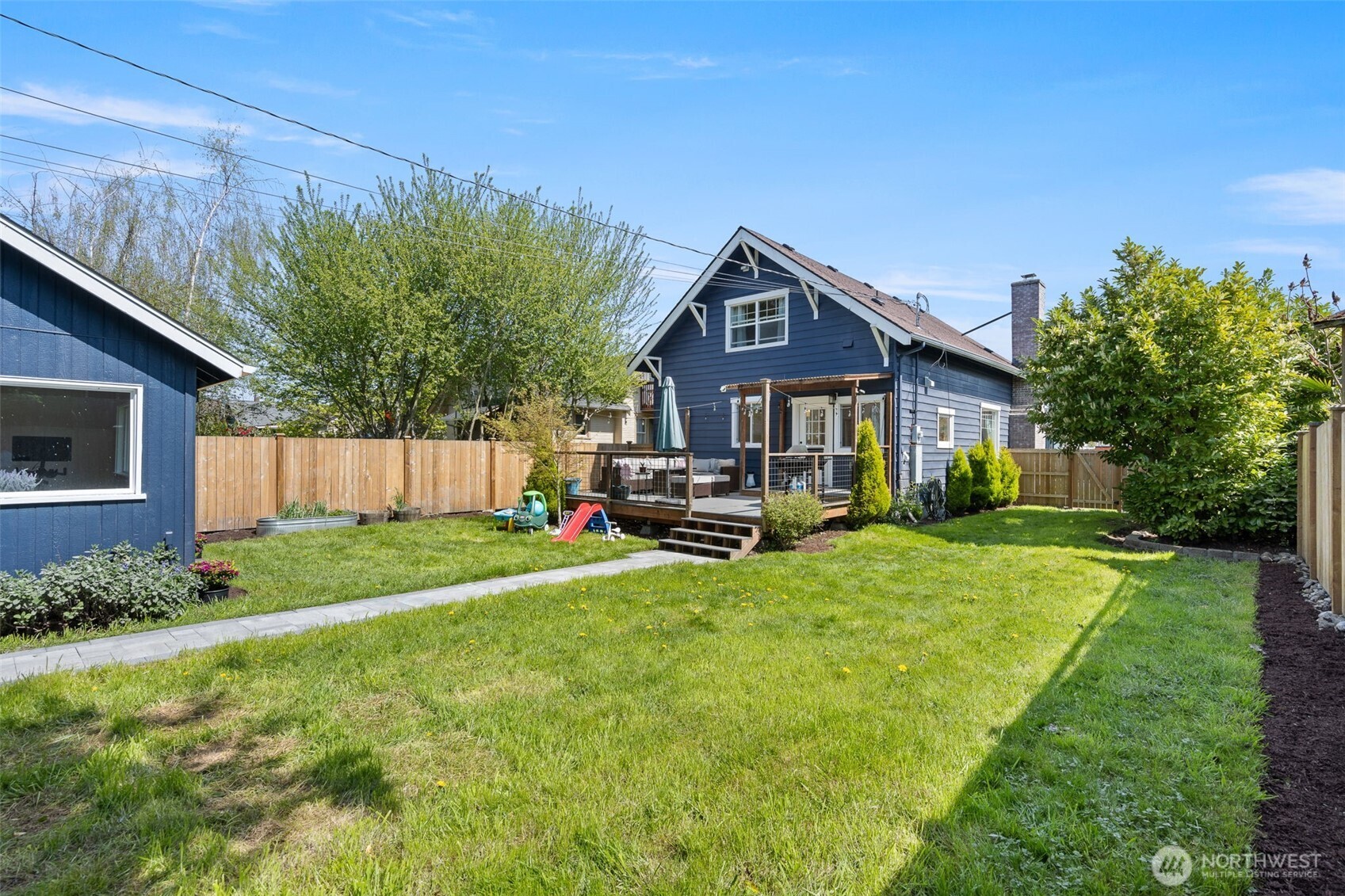 1928 Virginia Avenue Everett, WA 98201 - Photo 33 of 40 a front view of a house with yard and green space