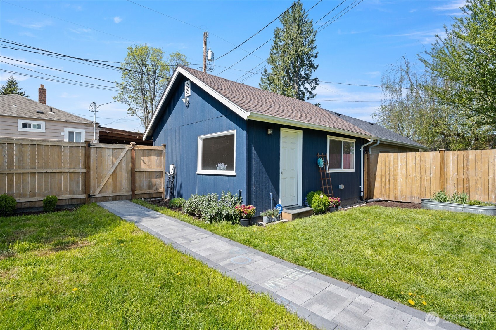 1928 Virginia Avenue Everett, WA 98201 - Photo 34 of 40 a front view of a house with garden