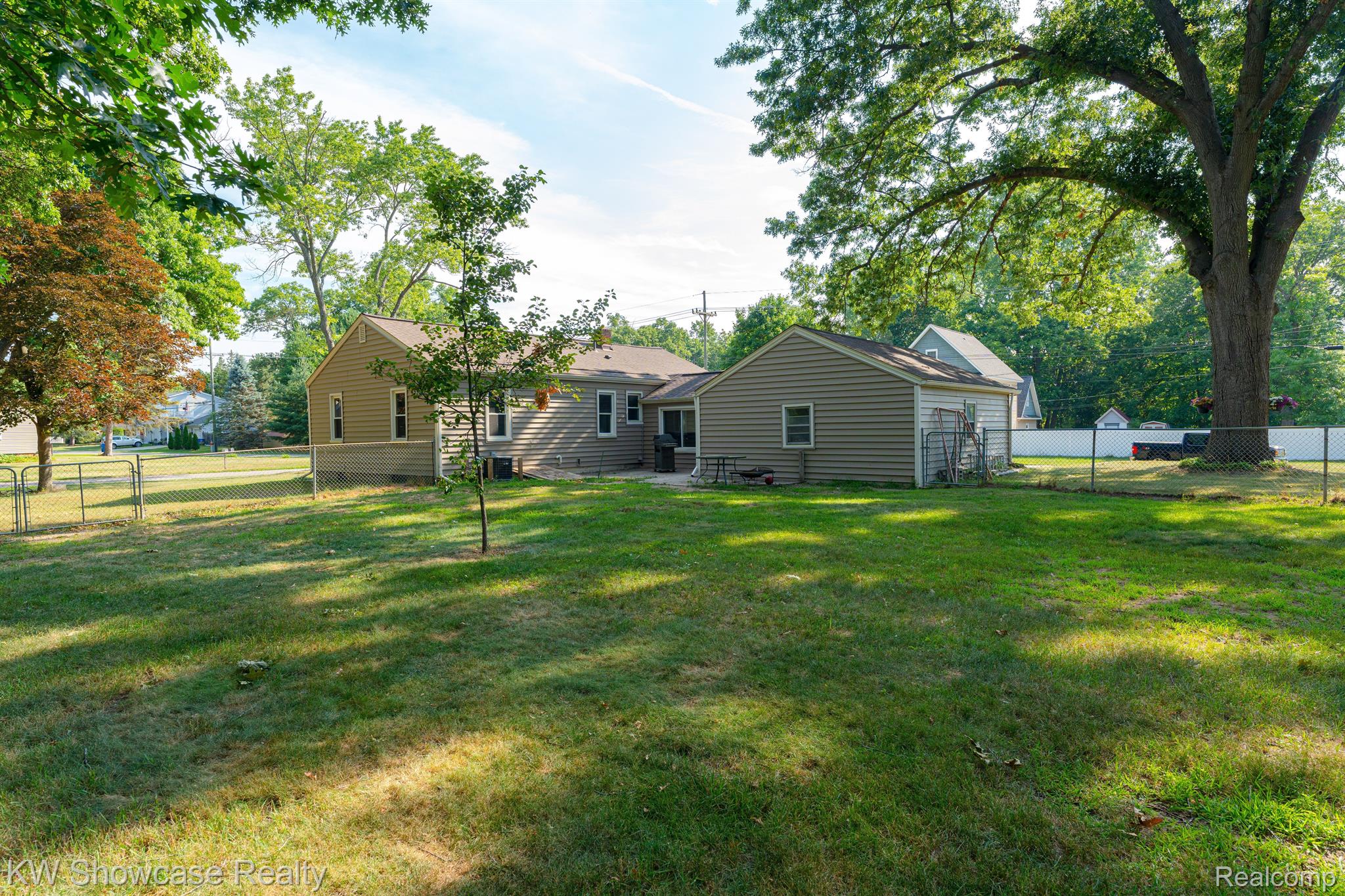 5693 Crescent Road Waterford, MI 48327 - Photo 42 of 56 Gallery Image 42