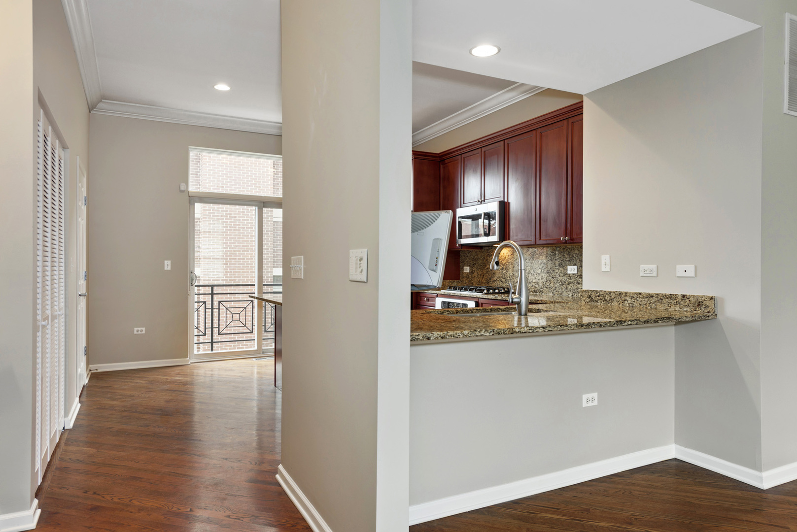 730 West 15th Street Chicago, IL 60607 - Photo 9 of 24