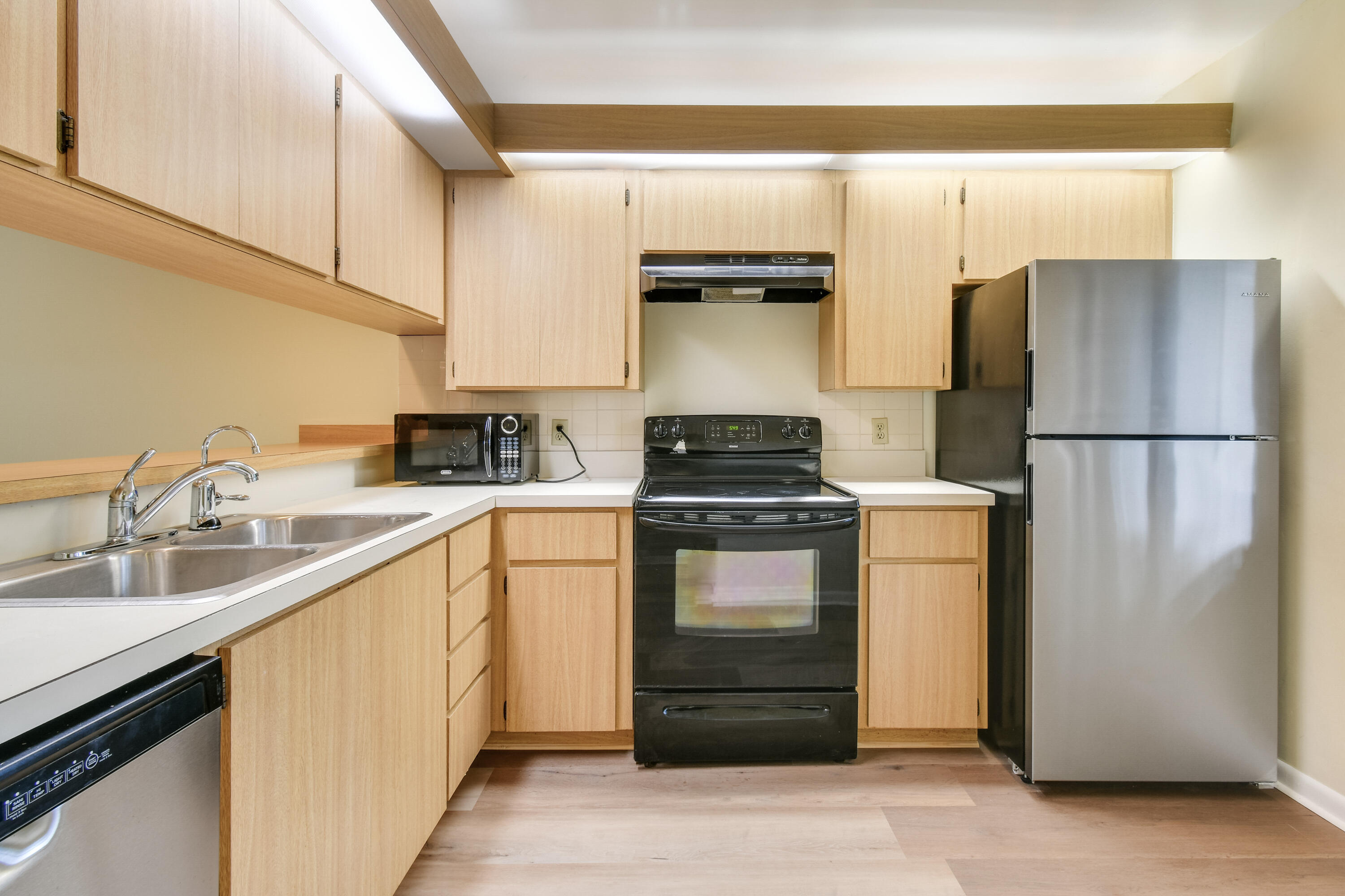 1701 Marina Isle Way, Unit 301 Jupiter, FL 33477 - Photo 20 of 60 a kitchen with a refrigerator and a sink