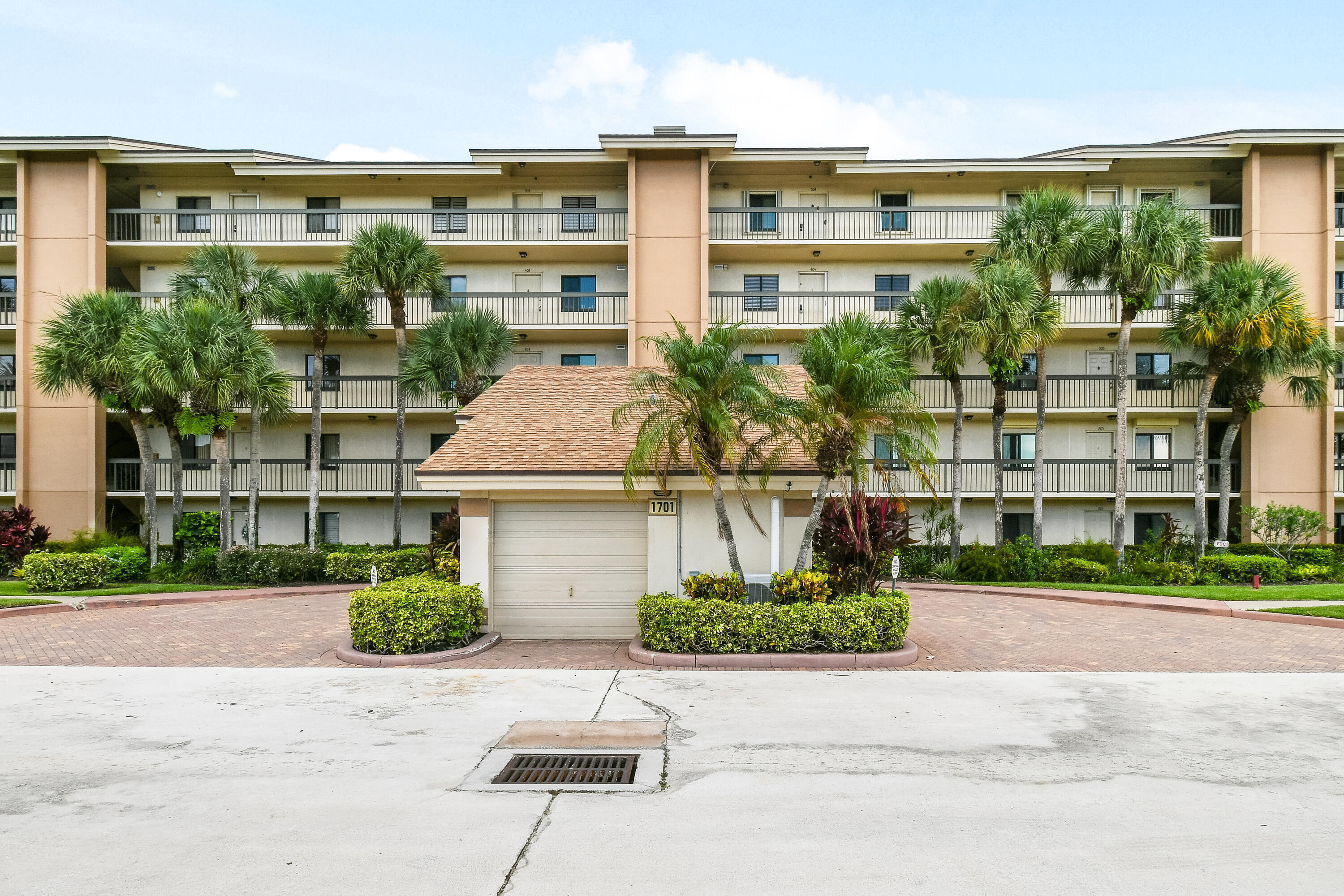 1701 Marina Isle Way, Unit 301 Jupiter, FL 33477 - Photo 44 of 60 a view of a brick building next to a yard