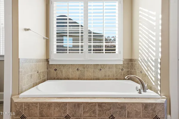 $1,350,000 | 122 Sun Chase Court, Johnson City, TN 37615