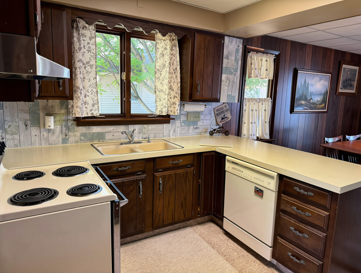 2120 North Black River Road Cheboygan, MI 49721 - Photo 13 of 48 Gallery Image 13