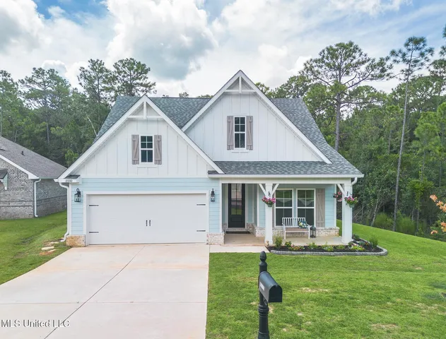 $425,000 | 85010 Diamondhead Lks Boulevard, Diamondhead, MS 39525
