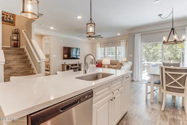 $425,000 | 85010 Diamondhead Lks Boulevard, Diamondhead, MS 39525