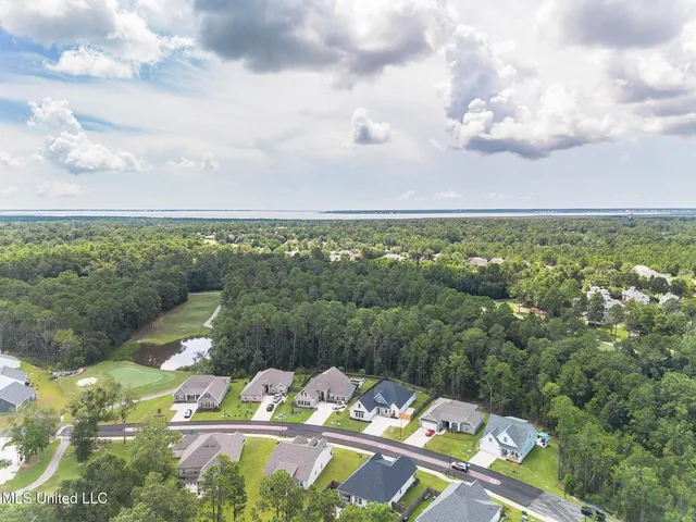 $425,000 | 85010 Diamondhead Lks Boulevard, Diamondhead, MS 39525