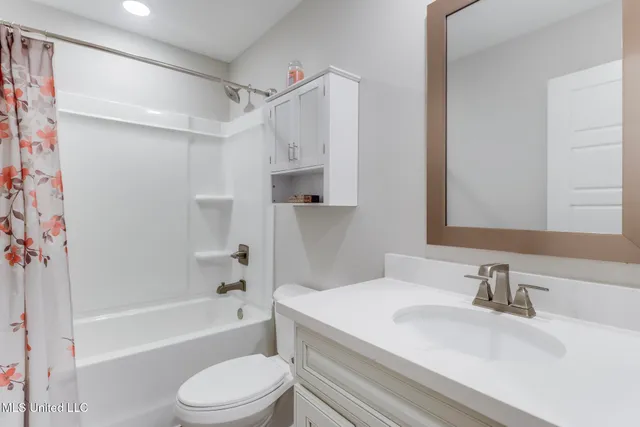 $425,000 | 85010 Diamondhead Lks Boulevard, Diamondhead, MS 39525