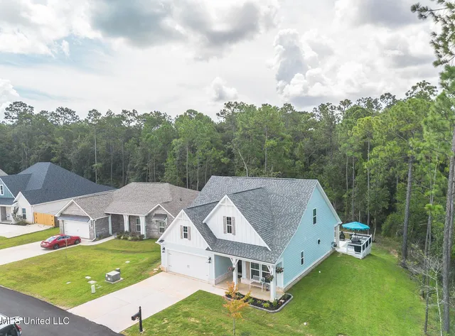 $425,000 | 85010 Diamondhead Lks Boulevard, Diamondhead, MS 39525