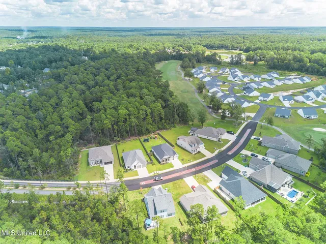 $425,000 | 85010 Diamondhead Lks Boulevard, Diamondhead, MS 39525