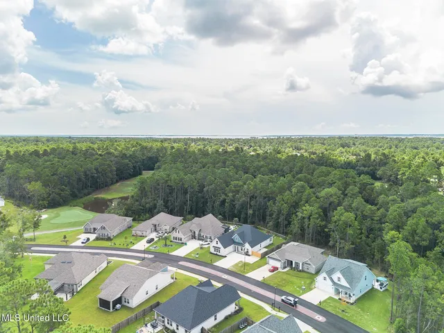 $425,000 | 85010 Diamondhead Lks Boulevard, Diamondhead, MS 39525