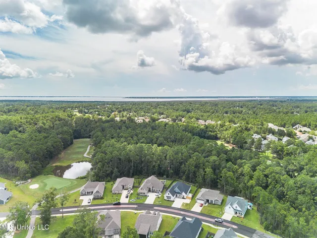 $425,000 | 85010 Diamondhead Lks Boulevard, Diamondhead, MS 39525