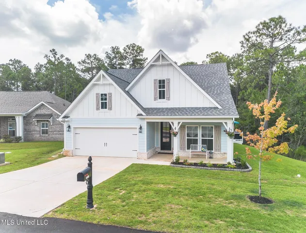 $425,000 | 85010 Diamondhead Lks Boulevard, Diamondhead, MS 39525