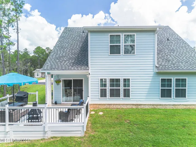 $425,000 | 85010 Diamondhead Lks Boulevard, Diamondhead, MS 39525