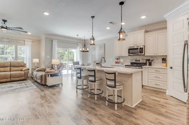 $425,000 | 85010 Diamondhead Lks Boulevard, Diamondhead, MS 39525