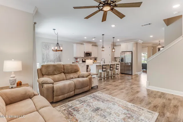 $425,000 | 85010 Diamondhead Lks Boulevard, Diamondhead, MS 39525