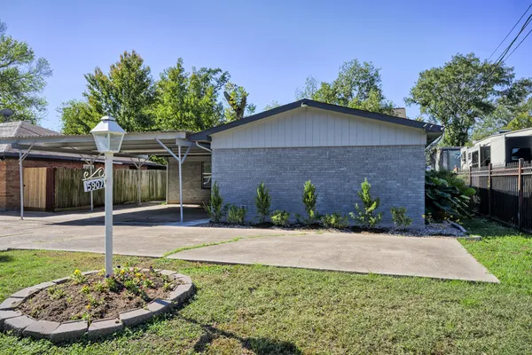 $2,200 | 5907 Nancy Ann Street, Houston, TX 77009