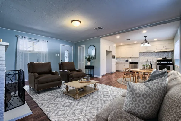 $2,200 | 5907 Nancy Ann Street, Houston, TX 77009