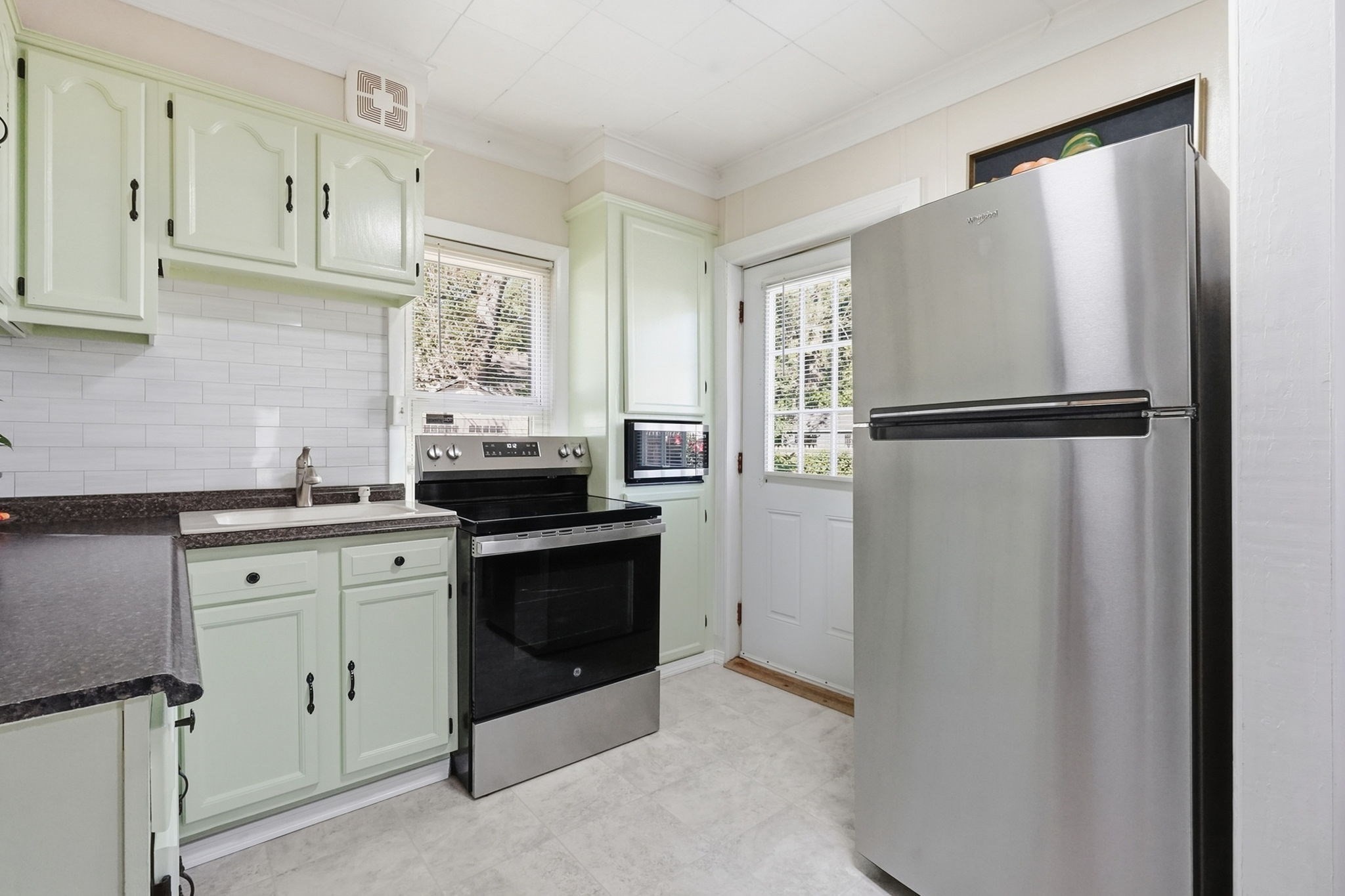 114 Hood Street Springfield, MA 01109 - Photo 12 of 34 Gallery Image 12