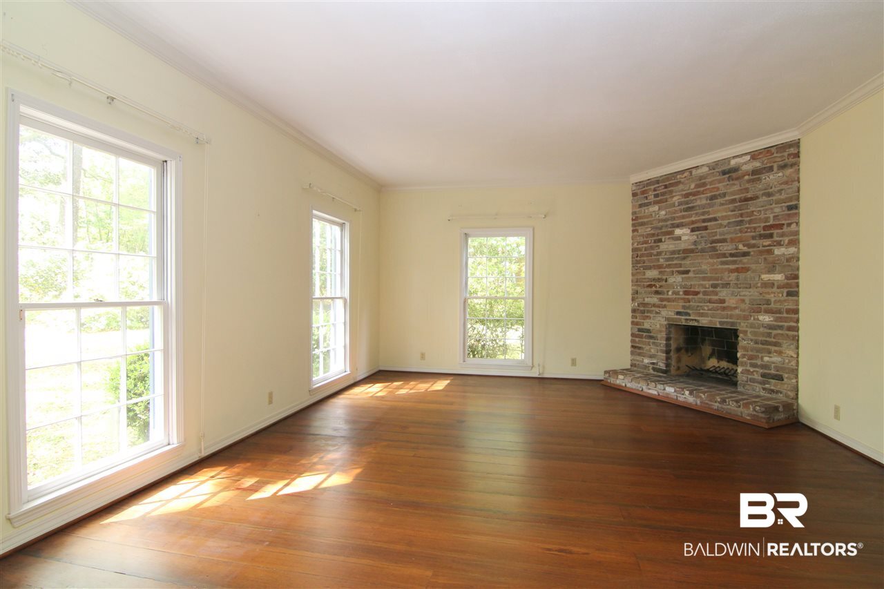 7147 Chapman Street Fairhope, AL 36532 - Photo 9 of 48 Formal Living